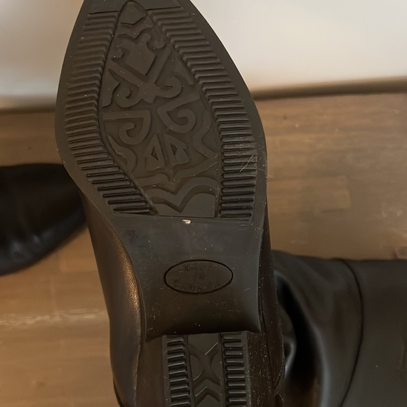 Régence Canada Size 8 black boots with a touch of brown in the back - Picture 6 of 7